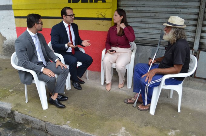 Juiz federal realiza audiência na rua para garantir direito a pessoa em situação de vulnerabilidade, em Maceió