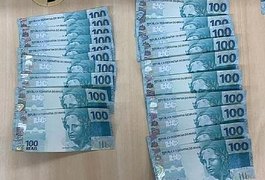 Mulher é presa após receber R$ 8 mil em notas falsas