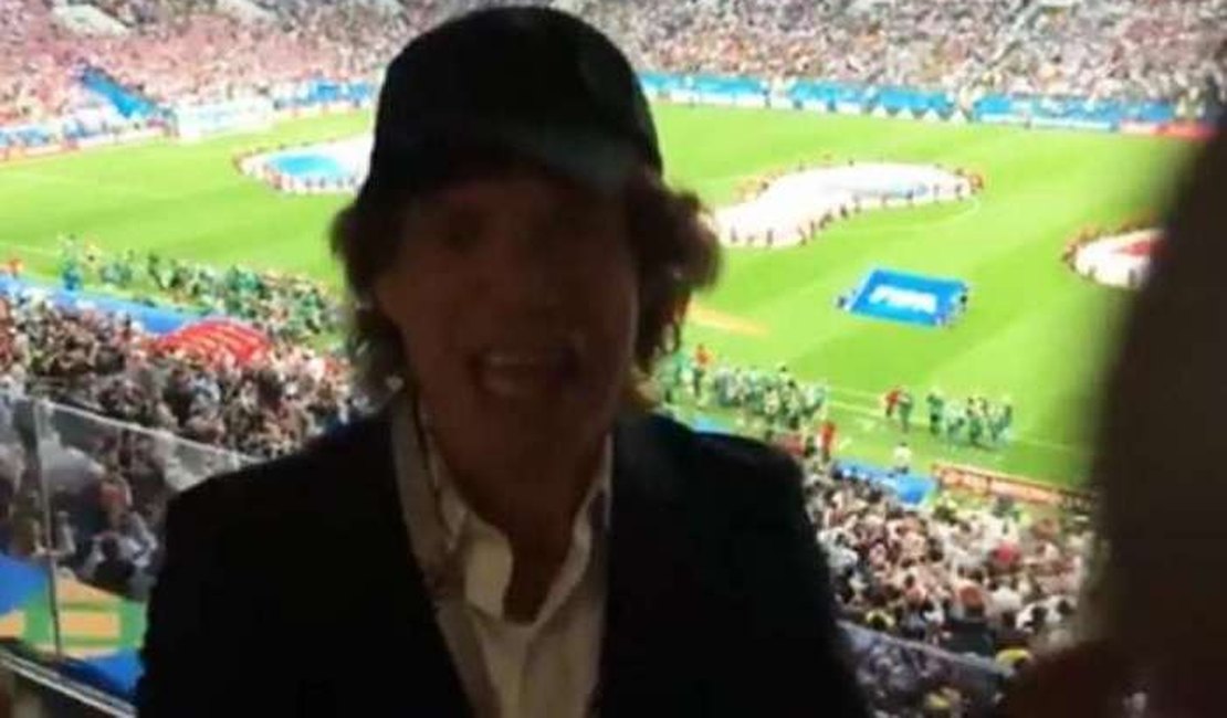 Zica continua! Mick Jagger vai ao estádio e Inglaterra é derrotada