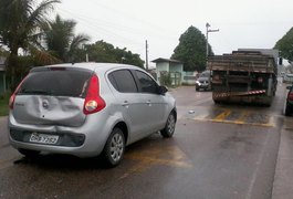 Caminhões e automóvel se envolvem em engavetamento na AL-110 em Arapiraca