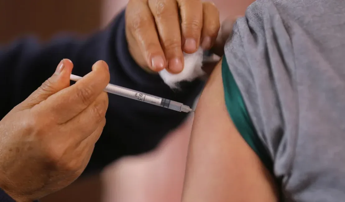 Vacina contra a dengue começa a ser aplicada neste fim de semana em 3 municípios