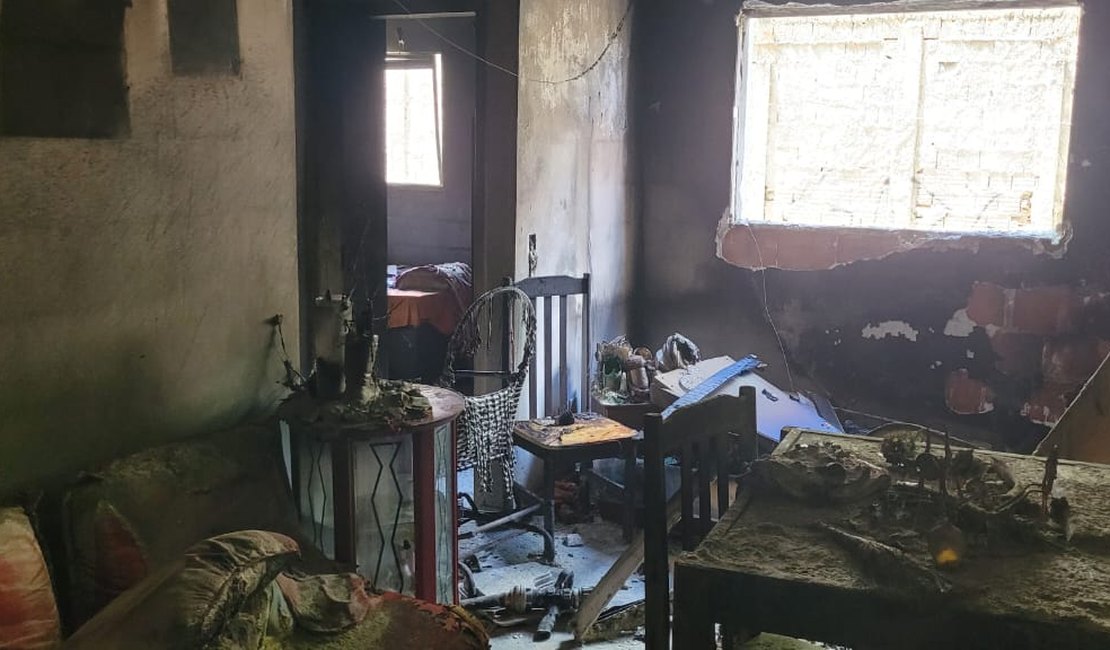 Confira as identidades das vítimas de incêndio em apartamento no Benedito Bentes divulgadas pelo IML