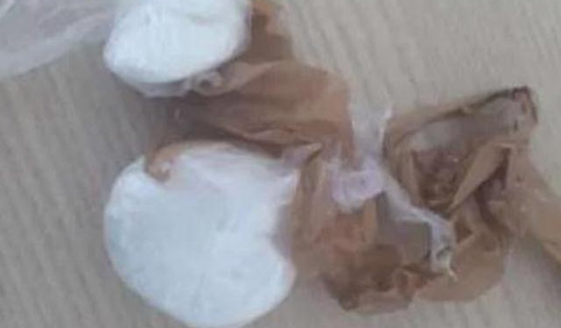 Mulher tenta entrar no Presídio com droga escondida nos cabelos