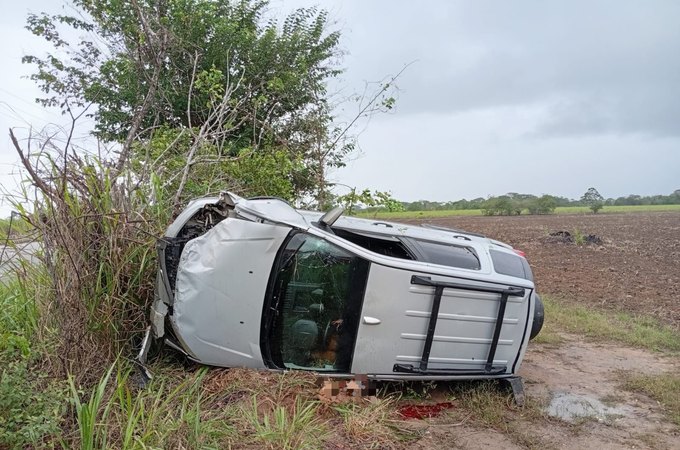 Homem morre em capotamento de carro na Av. Cachoeira do Meirim, em Maceió