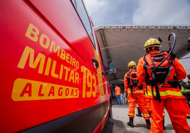 Incêndio atinge sofá na sala de residência em Maceió