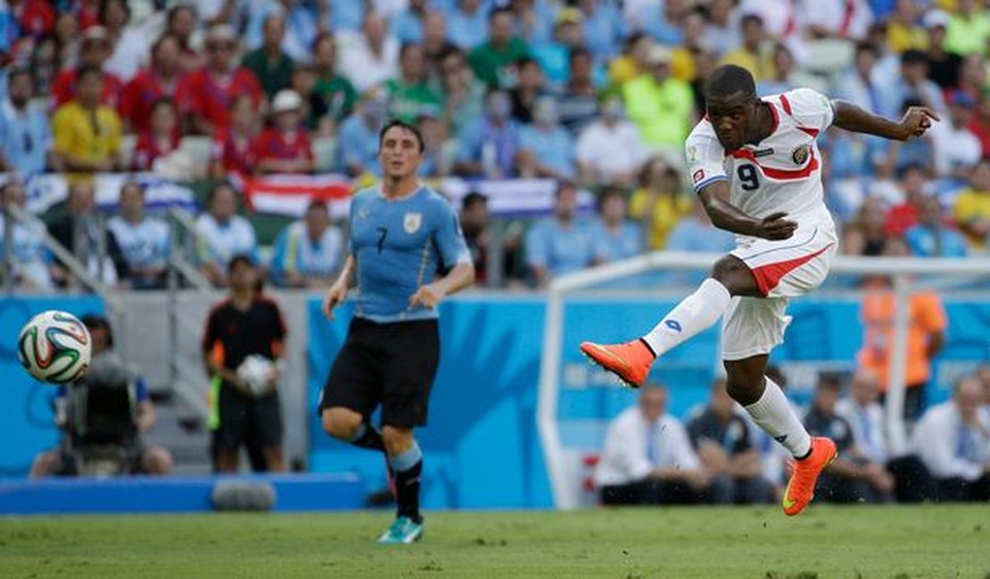 Costa Rica surpreende e vence Uruguai por 3 a 1