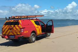 Menino de 6 anos que se afogou no Pontal do Peba segue desaparecido