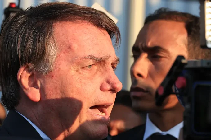 Bolsonaro tem alta hospitalar após passar por cirurgia no ombro