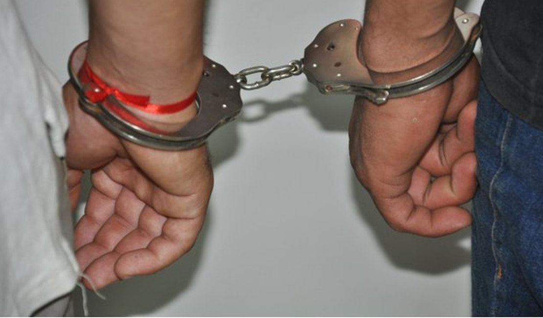 Policiais encontram cocaína em residência e casal é preso em Maribondo