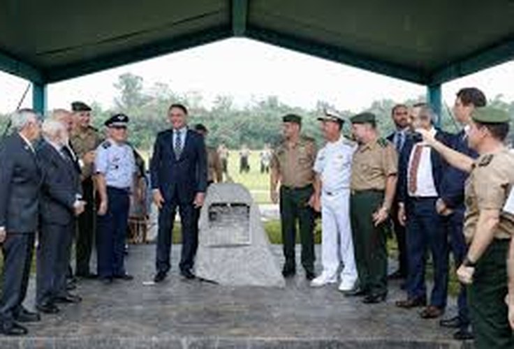 Bolsonaro alfinetou Renan Filho e governadores que não aderiram ao Colégio Militar