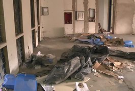 Prédio da Receita Federal abandonado gera insegurança no centro de Arapiraca