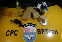 Militares apreendem mais de 2kg de maconha em 'boca de fumo', em Maceió