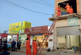 Pedreiro sofre fratura após cair do telhado de primeiro andar de residência, em Arapiraca