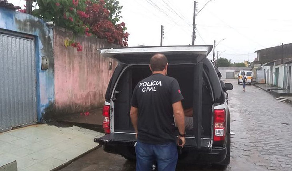 Homem que matou companheira por ciúmes e escondeu o corpo em uma geladeira é preso em Maceió