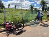 Jovem morre após perder controle da moto em curva, na zona rural de Lagoa da Canoa; assista