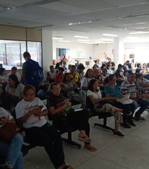 Agentes de Saúde de Maceió permanecem ocupando sede da Semec