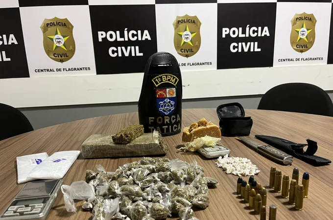 Força Tática do 1º Batalhão apreende drogas e munições na Favela da Torre, no Vergel