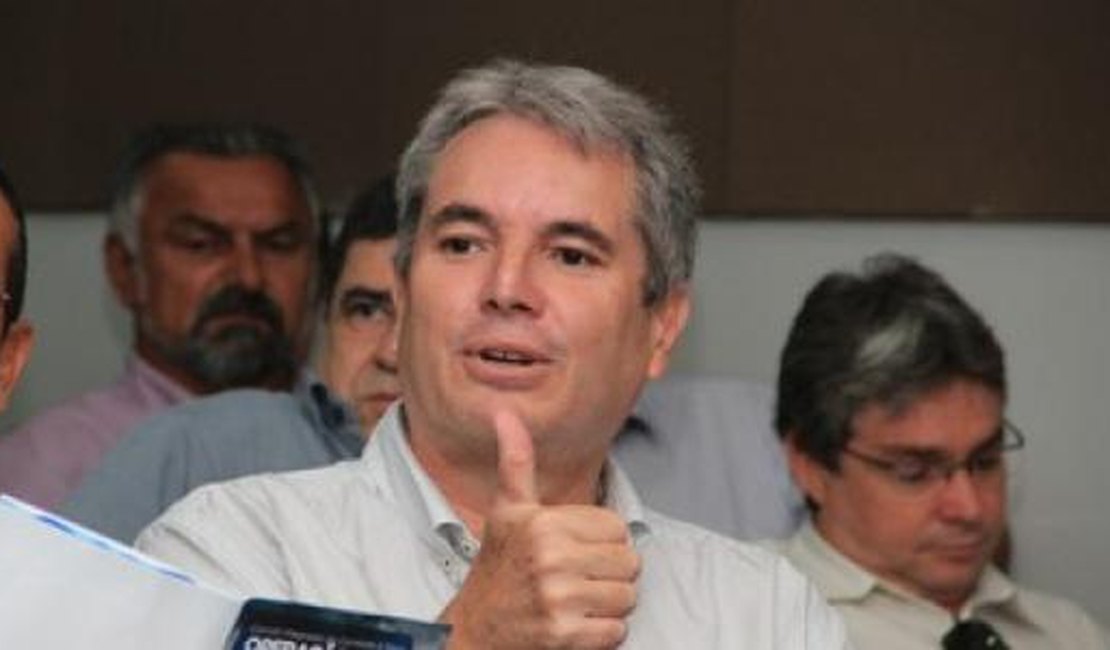 Tribunal de ﻿Justiça mantém prefeito de Canapi afastado