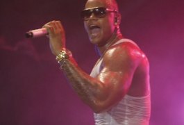 Tiroteio em entrada de show de Léo Santana deixa três feridos em Campina Grande