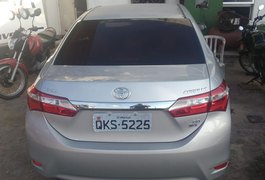 Carro roubado em Maceió é encontrado com placa adulterada em posto de Arapiraca