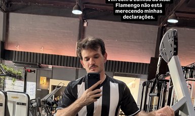 Padre Patrick treina com camisa do ASA e brinca sobre o Flamengo nas redes sociais