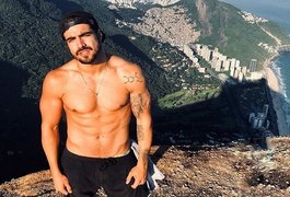 Caio Castro admite que já ficou excitado contracenando com atriz