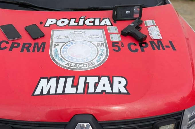 Dupla é presa após ser flagrada por câmeras com simulacro e “droga do estupro”