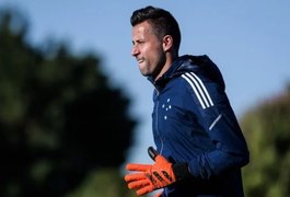 Goleiro Fábio anuncia saída do Cruzeiro nas redes sociais