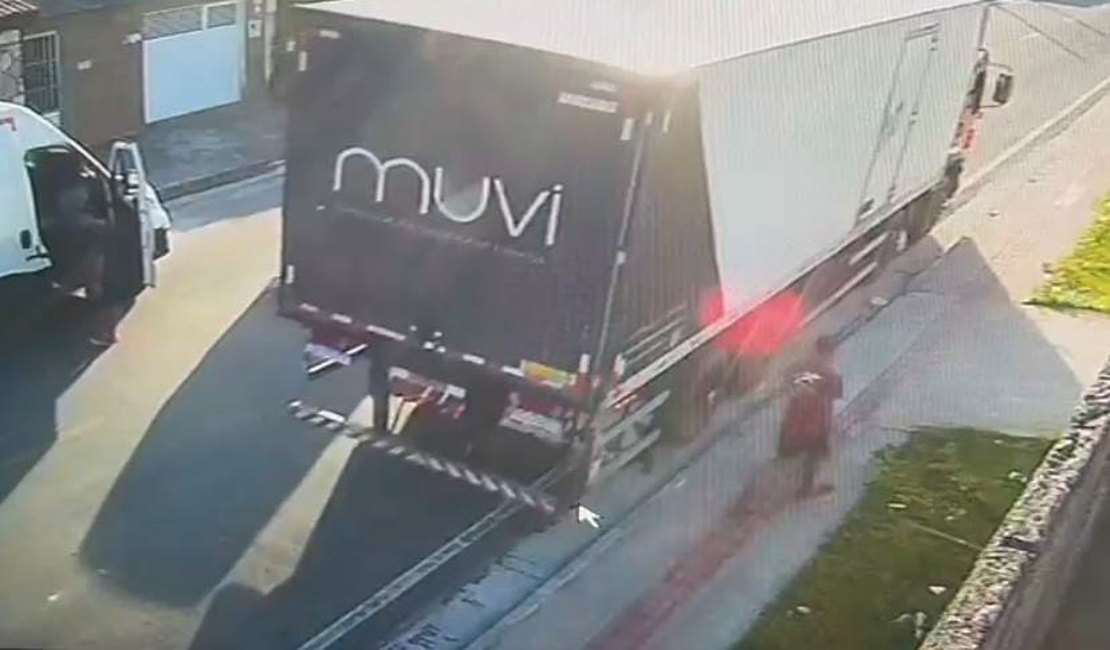 VÍDEO: Distribuidora é assaltada pela 2ª vez em 40 dias e criminosos roubam mais de R$ 30 mil, em Maceió