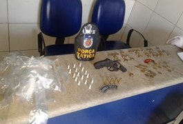 Menor é apreendido com drogas e arma escondidas dentro de residência em Maceió