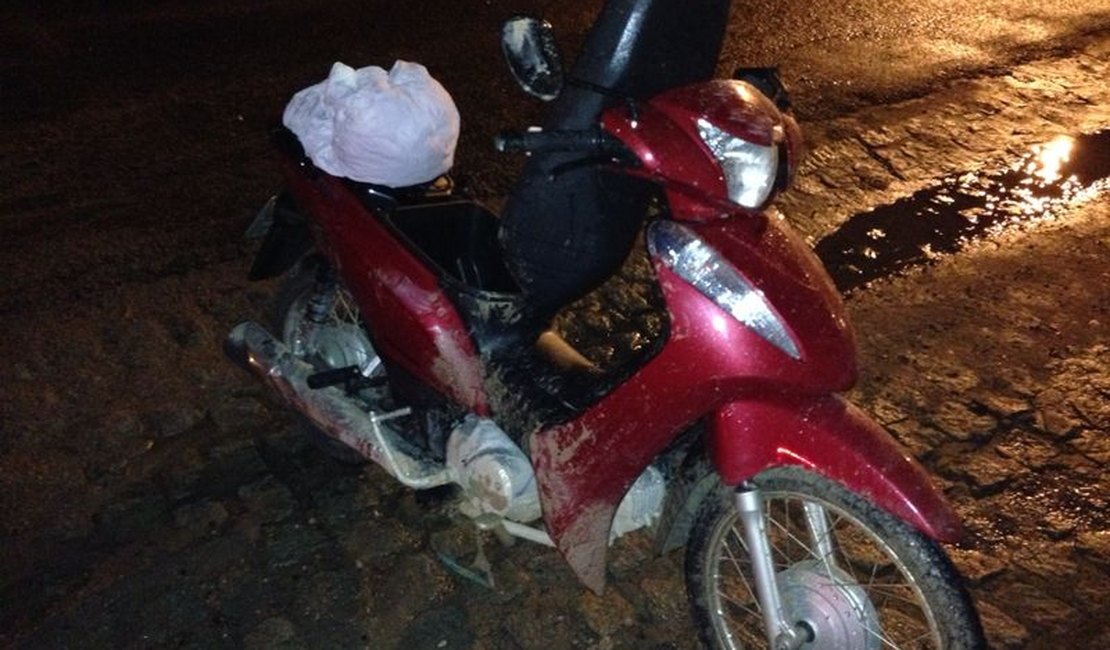 Buraco na via deixa duas vítimas na noite desta quarta-feira (16) em Arapiraca