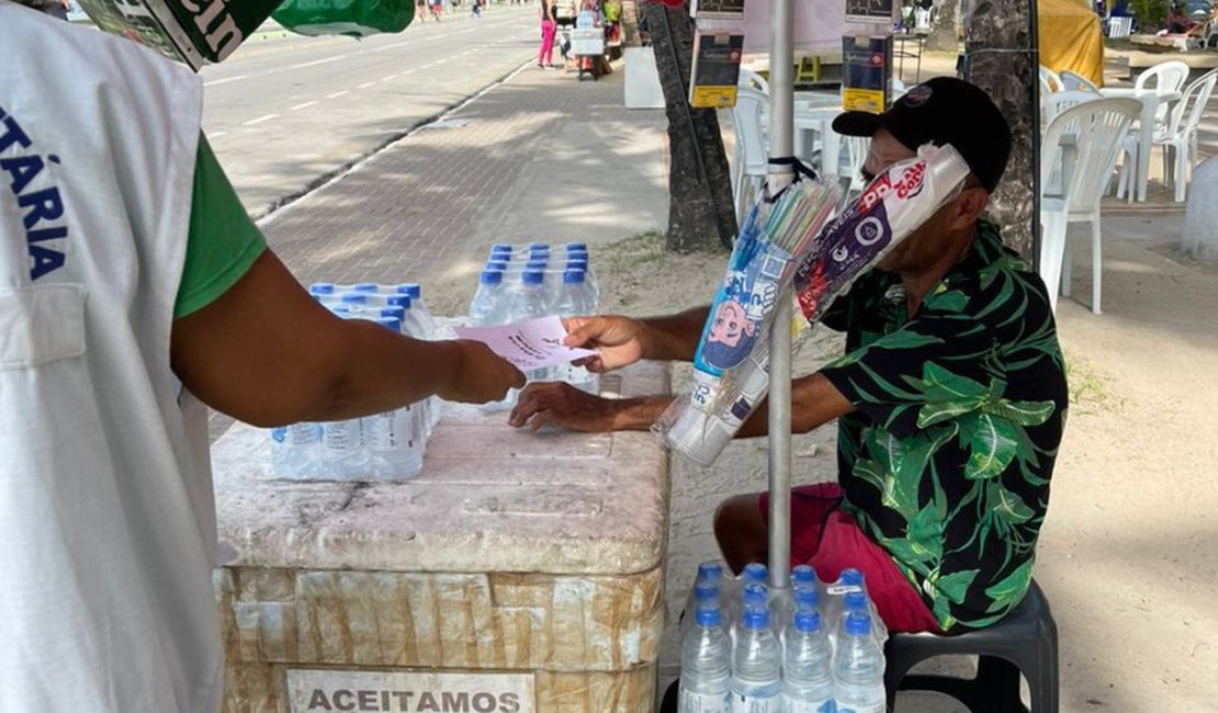 Vigilância Sanitária orienta comerciantes e consumidores nas prévias carnavalescas em Maceió