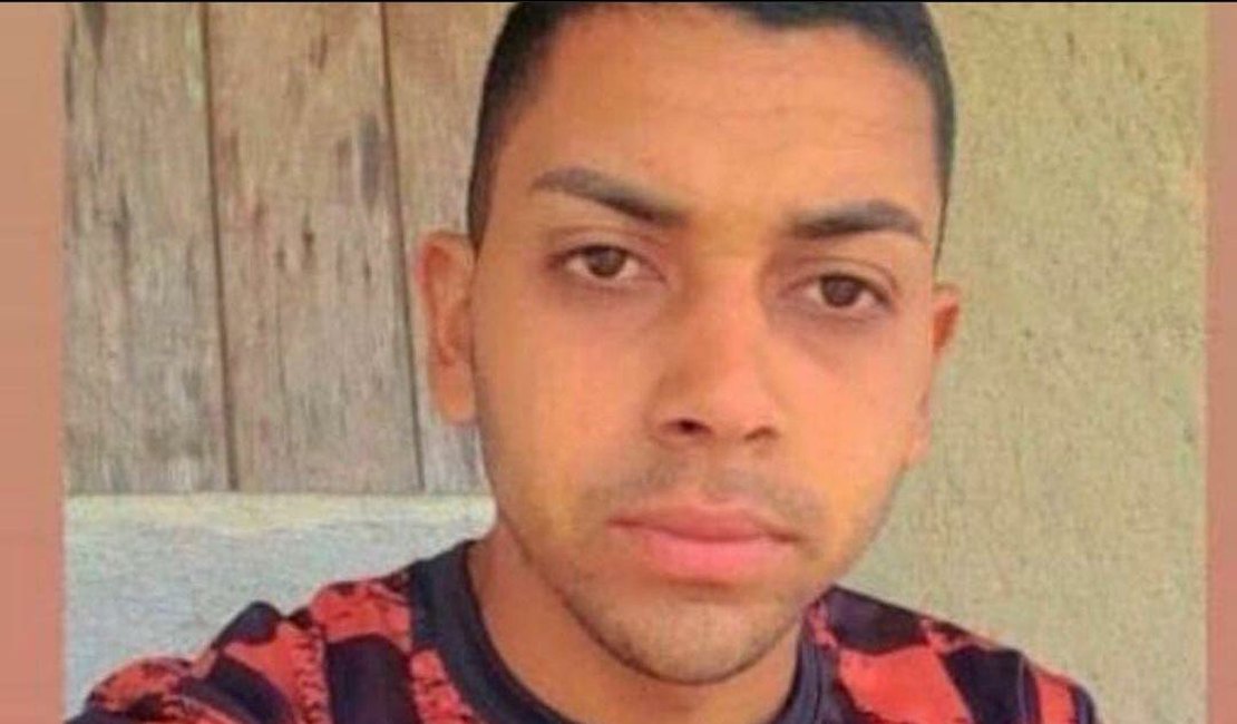 Jovem é assassinado a tiros em via pública, em Santana do Mundaú; veja identidade da vítima