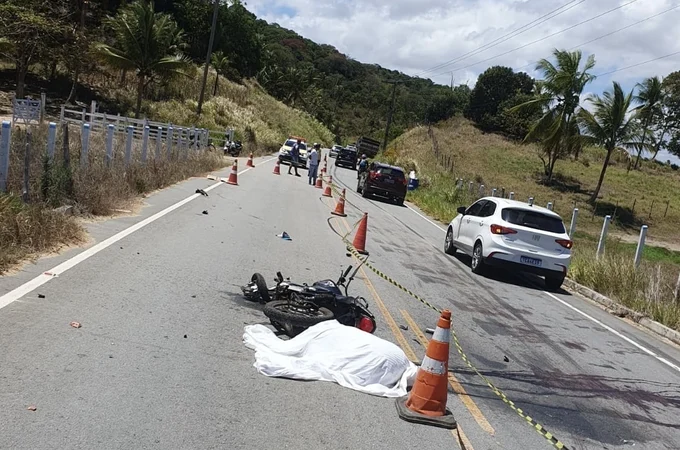 Colisão entre caminhão e moto deixa motociclista morto em rodovia alagoana