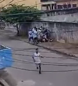 Homem é espancado por torcida organizada do CSA antes de jogo da Série D em Maceió