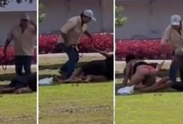 VÍDEO: Idoso se revolta e dá 'cintadas' em casal que estava fazendo sexo em praça