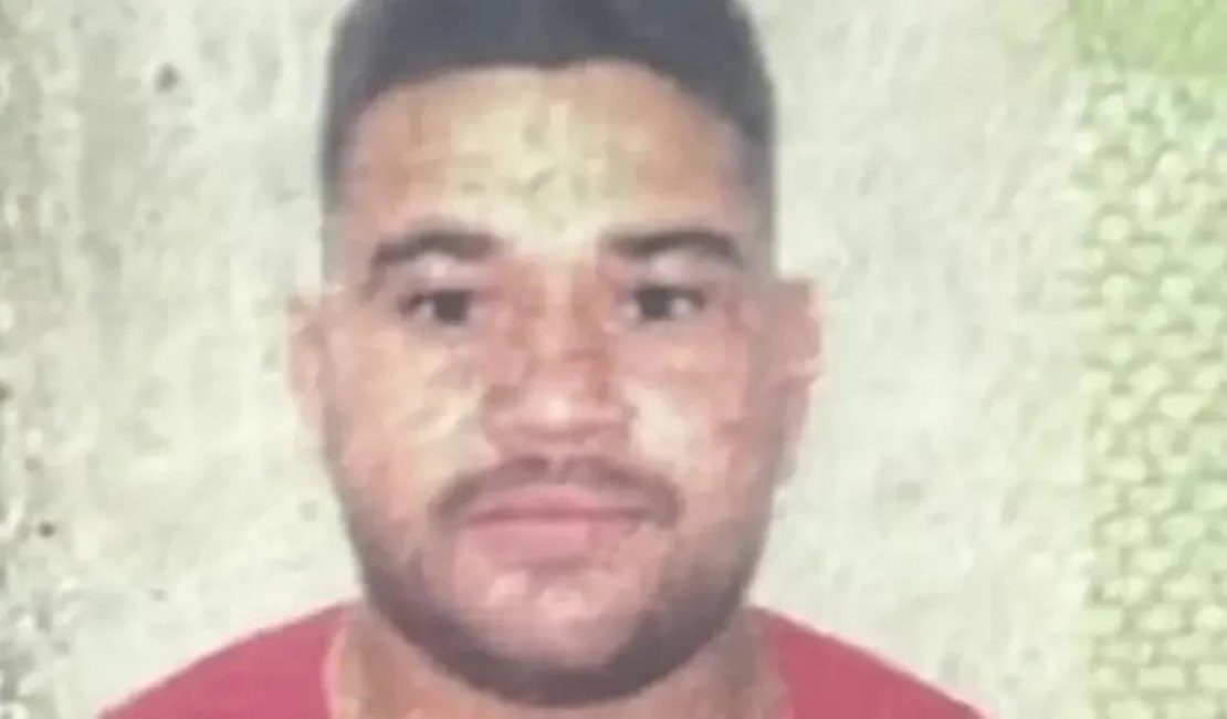 Cantor 'Boyzinho do Piseiro' morre em batida frontal entre moto e carreta-cegonha, em AL