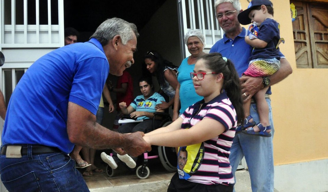 Tarcizo Freire percorre principais ruas da Vila Bananeira e do bairro Jardim das Paineiras