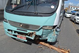Coletivo sem freios provoca acidente em São Miguel dos Campos