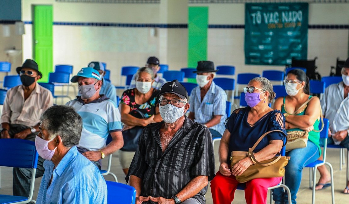 População idosa de Penedo tem a melhor cobertura vacinal contra Covid entre as grandes cidades de Alagoas