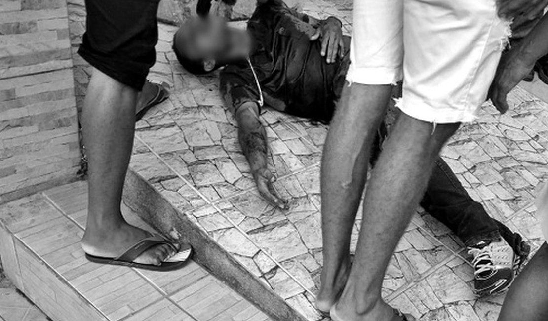 Jovem é vítima de tentativa de homicídio no centro de Coruripe, AL