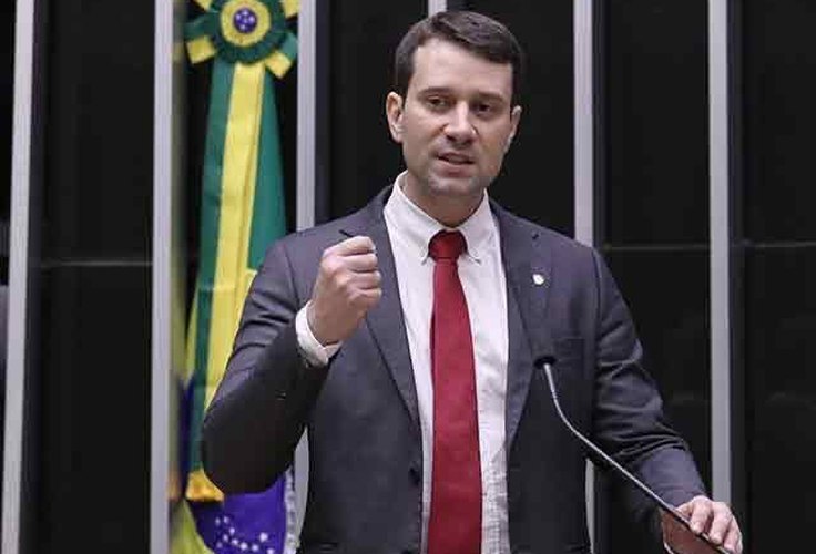 Deputado Daniel Barbosa defende combate às fakenews e aos crimes digitais