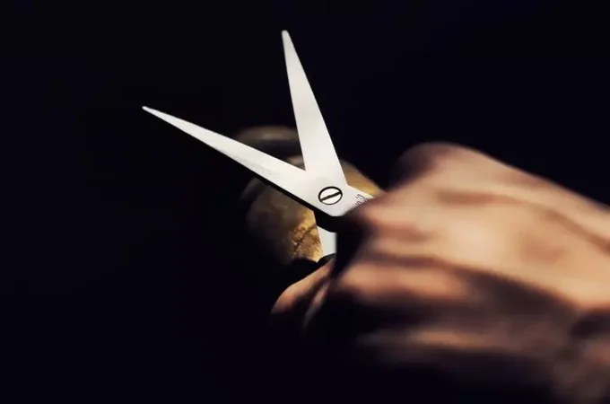 Mulher tenta matar a própria irmã com golpes de tesoura enquanto bebiam juntas em Maribondo