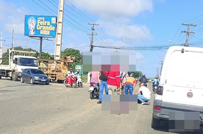 Três mulheres ficam feridas em batida entre duas motos no trevo para Feira Grande