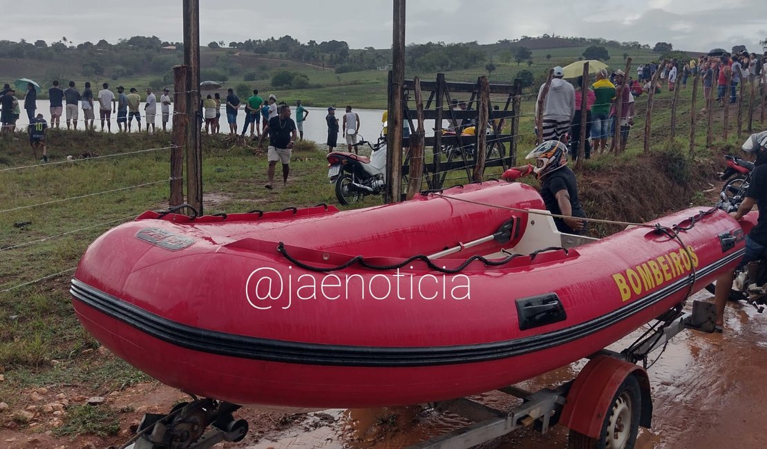 Jovem de férias morre afogado enquanto se divertia em barragem de Taquarana; corpo segue submerso