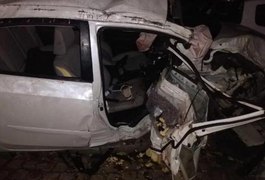 Três pessoas ficam feridas em colisão entre veículos em Tanque D'arca