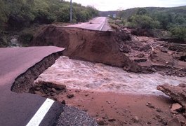 DER busca rota alternativa após transbordamento interditar trecho da AL-225 entre Piranhas e Canindé