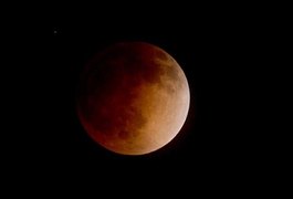 Eclipse lunar acontece neste domingo e terá duração de cinco horas