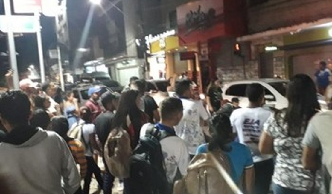 Vídeo. PM emite nota sobre tiros de bala de borracha em manifestação, em Arapiraca