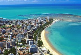 Peladona desfila por Avenida em Maceió